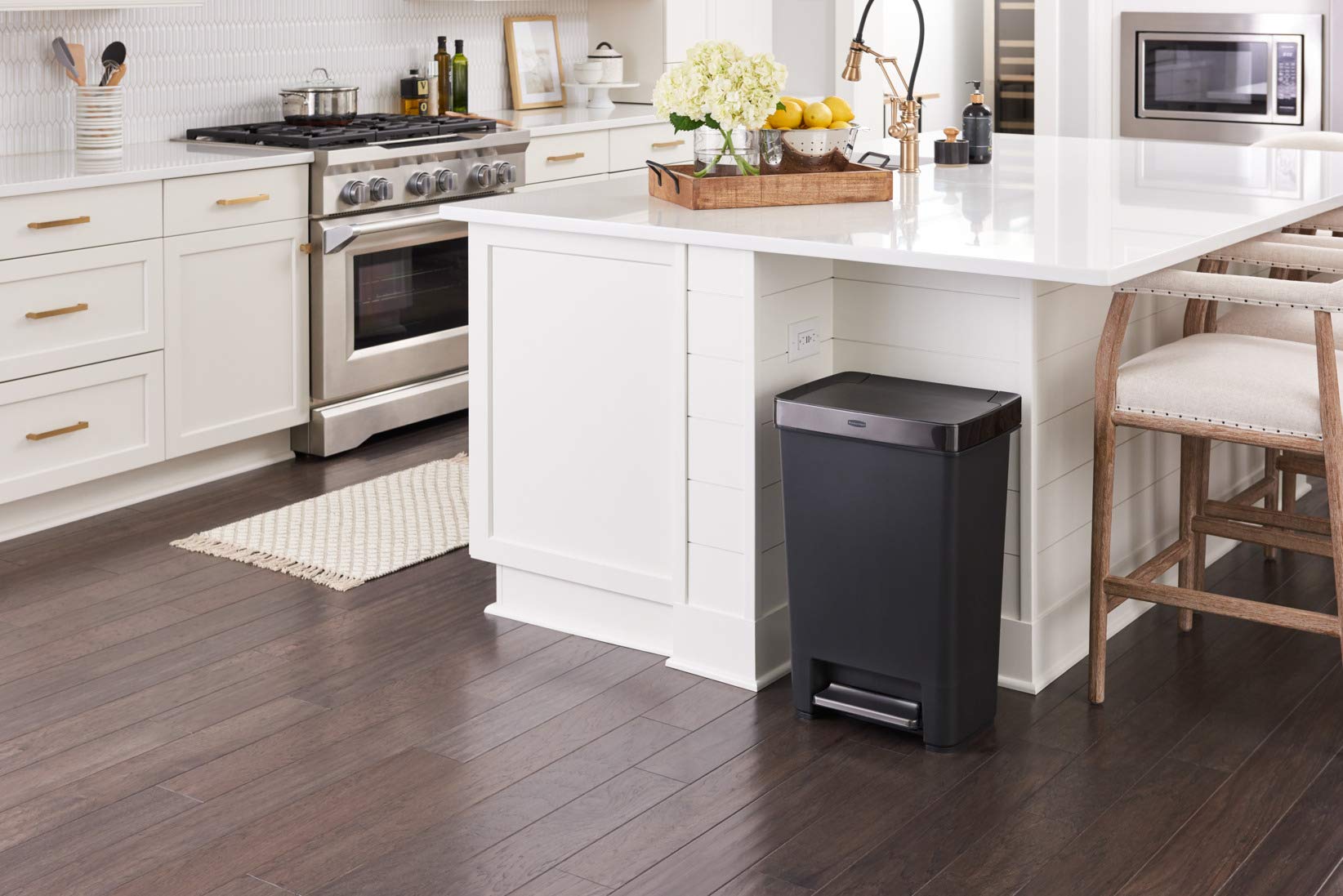 Rubbermaid Premier Series III stainless steel rim enhances finish and cleanliness