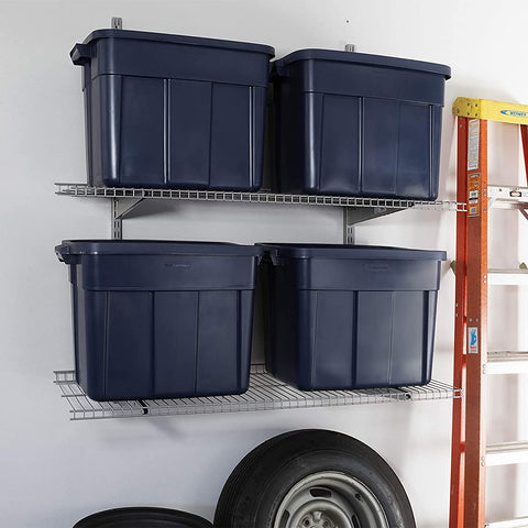 Roughneck tote lid secures contents during stacking and transport