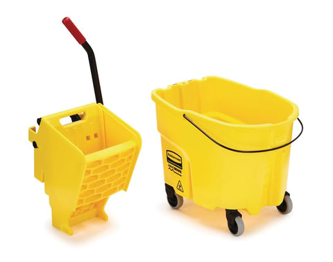 Rubbermaid WaveBrake bucket front view highlighting pour spout for spill-free emptying.