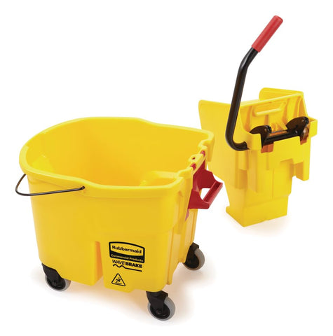 Rubbermaid WaveBrake pour spout helps prevent spills during emptying.