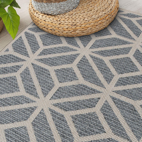 Rugshop Blue Hose washable surface allows easy cleaning after outdoor use or spills.