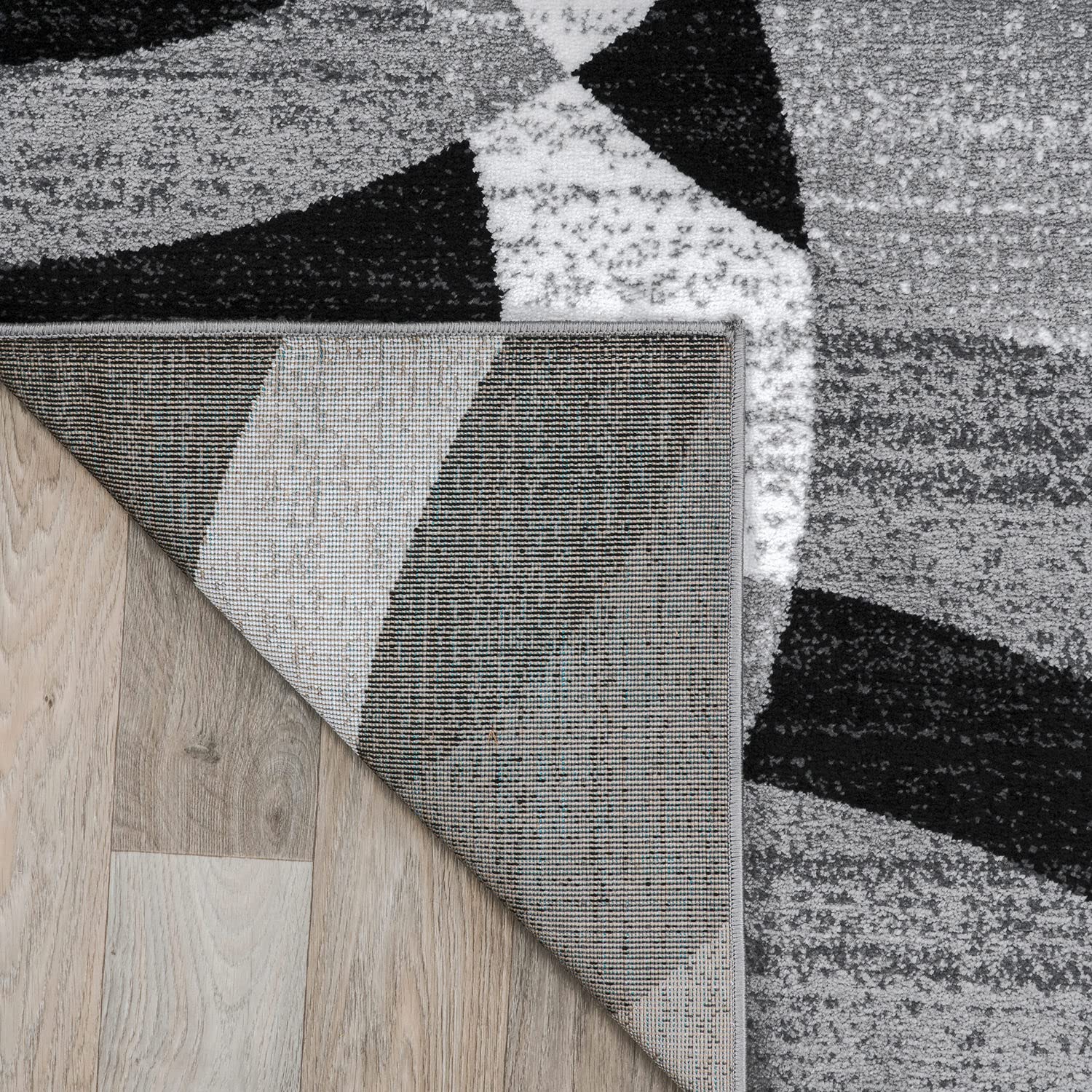 Rugshop High-traffic-ready rug reduces wear and maintains a neat appearance.