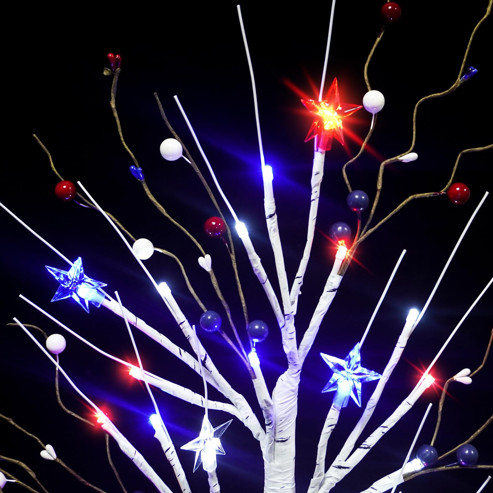 Ruidazon Independence Day table tree setup adds festive glow to any area.