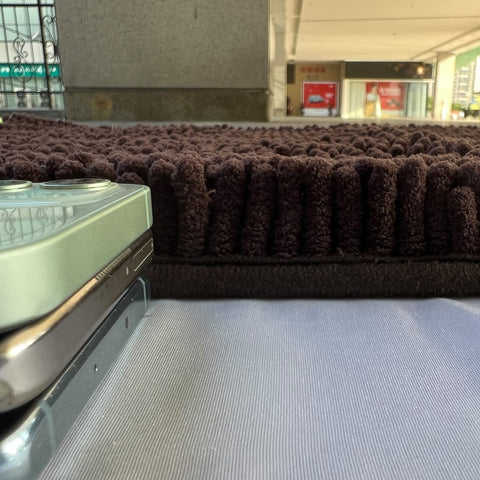 RUN HELIX anti-slip PVC backing provides stable grip on the floor.