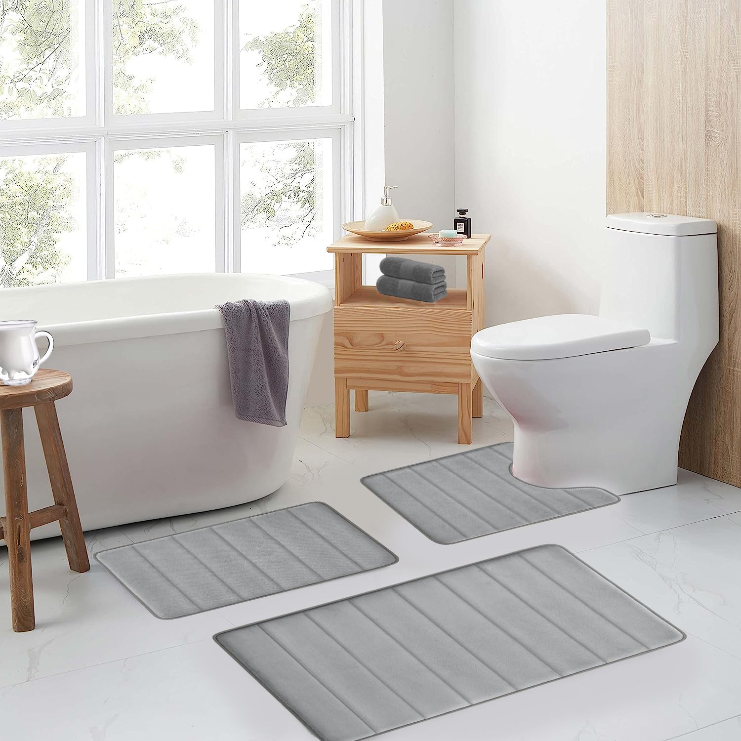 RUN HELIX U‑shape bath mat 20x20 provides secure fit around the toilet area