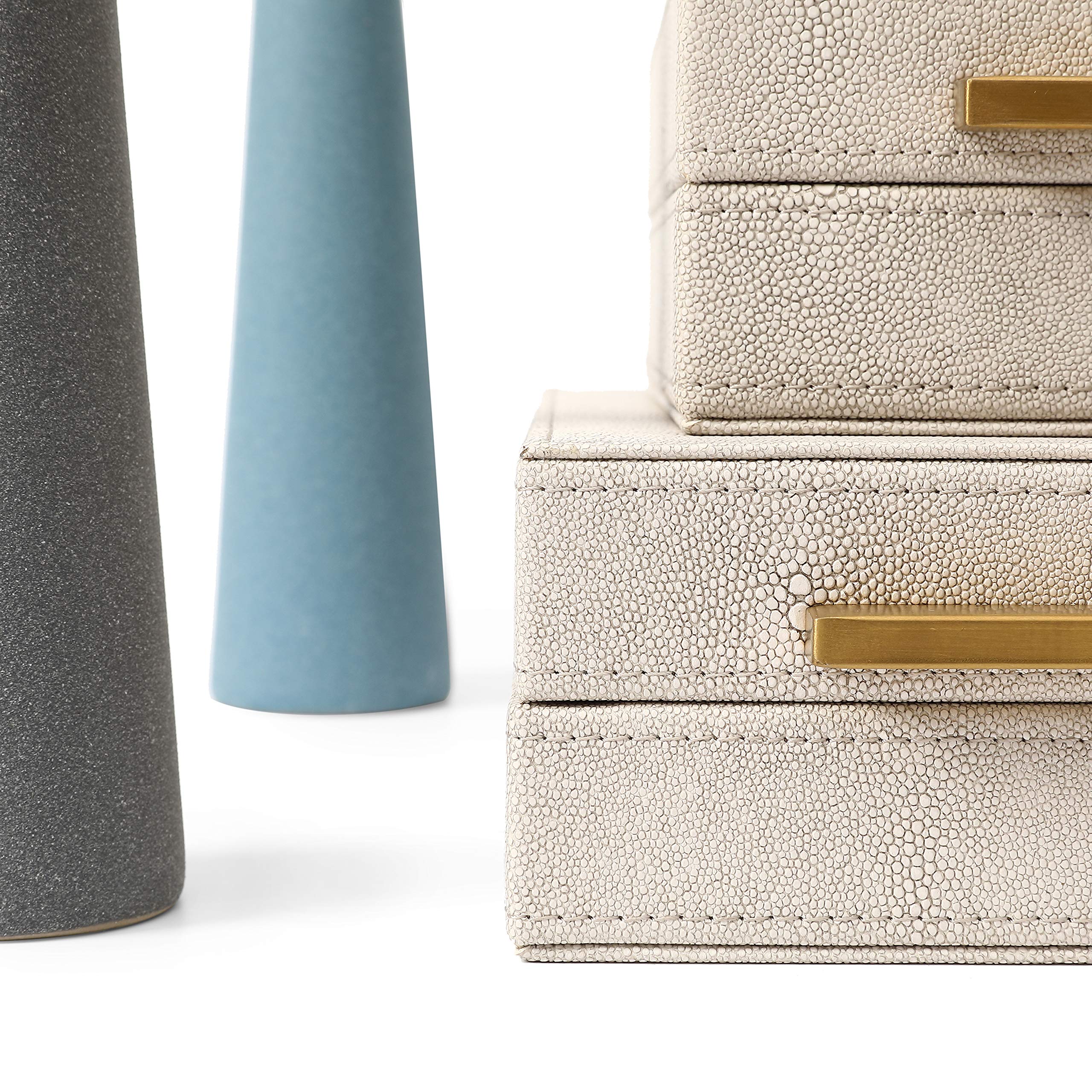 RUNYAO Kingflux faux ivory shagreen box with soft suede interior.