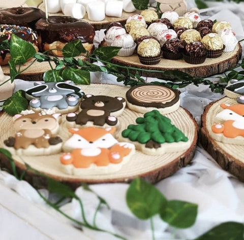 Rustic Wood Slices Inc. wedding centerpiece setup showing warm, natural texture.