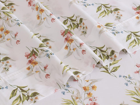 RUVANTI Floral Bliss close-up of vibrant floral pattern and colorfast print
