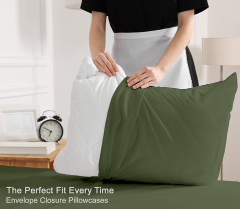 RUVANTI deep-pocket fitted sheet on a tall mattress for a secure fit.
