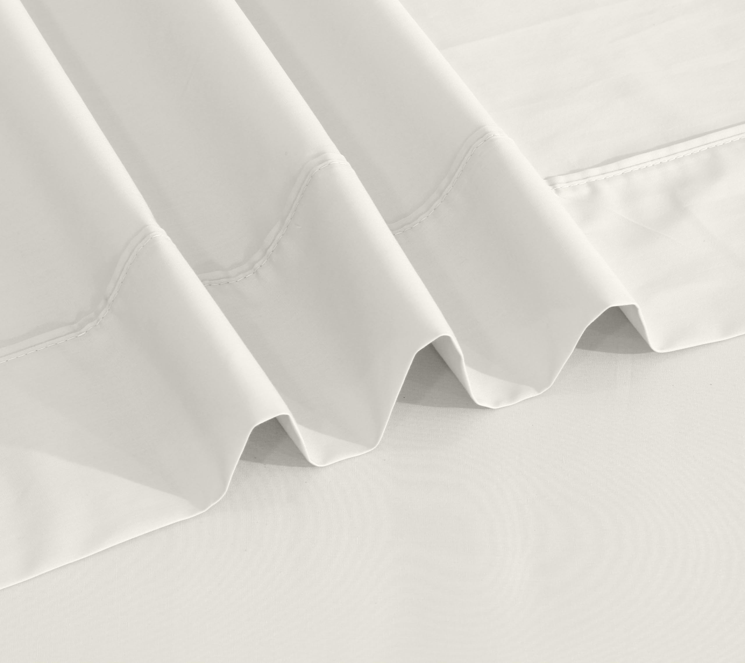 RUVANTI percale wrinkle texture offers casual, relaxed bed look.