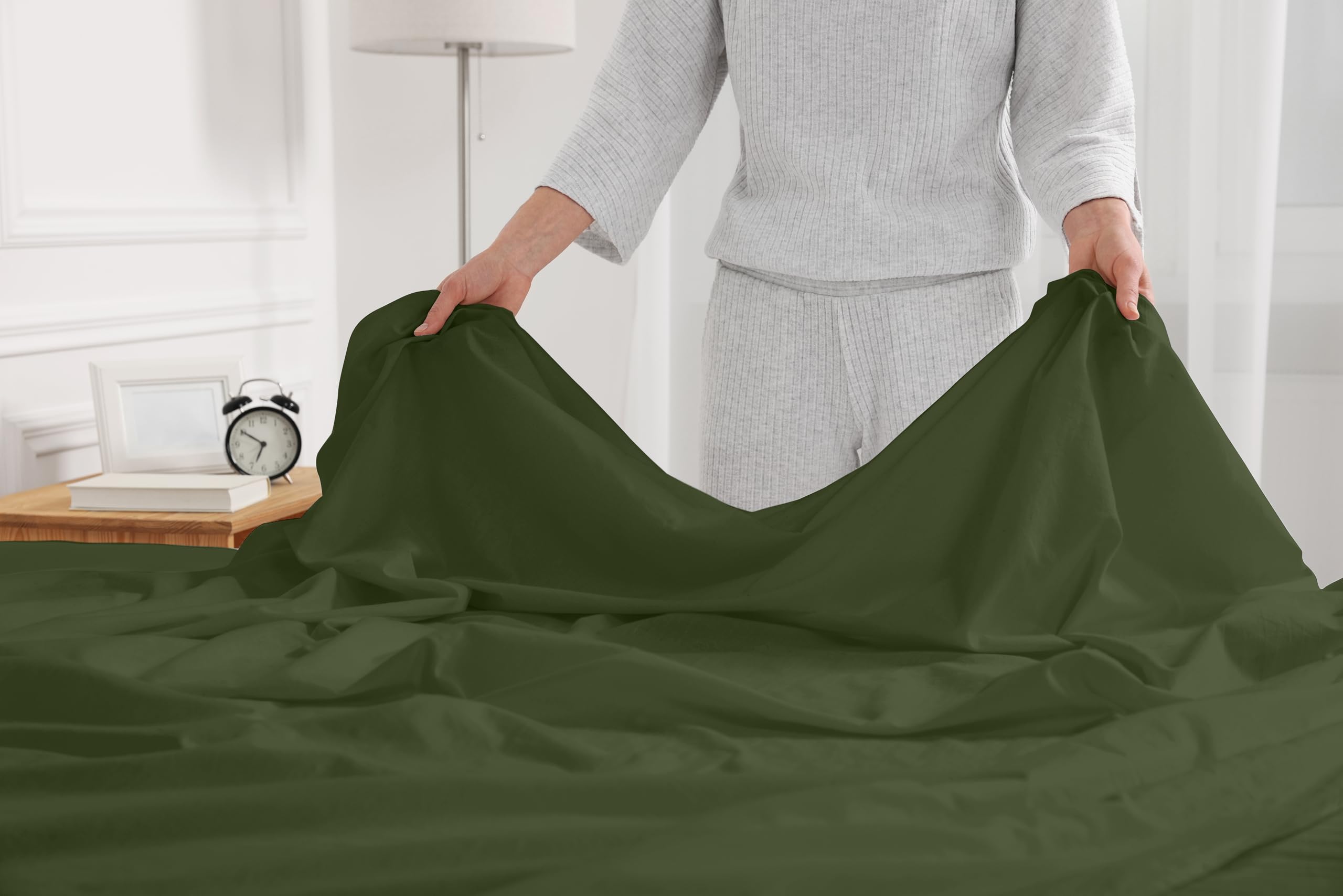 RUVANTI 16-inch pocket keeps sheets tucked securely on most mattresses.