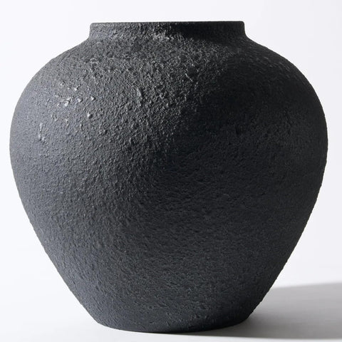 RyddeligHome Arina black round vase—centerpiece for modern dining and console decor.