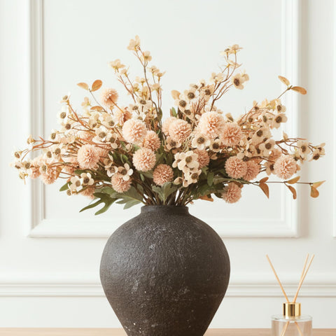 RyddeligHome dining table centerpiece setup ideal for stylish dinners