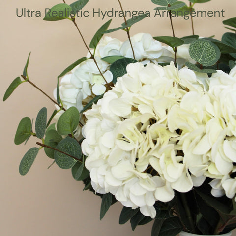 RyddeligHome easy-to-arrange hydrangea stems for flexible styling.
