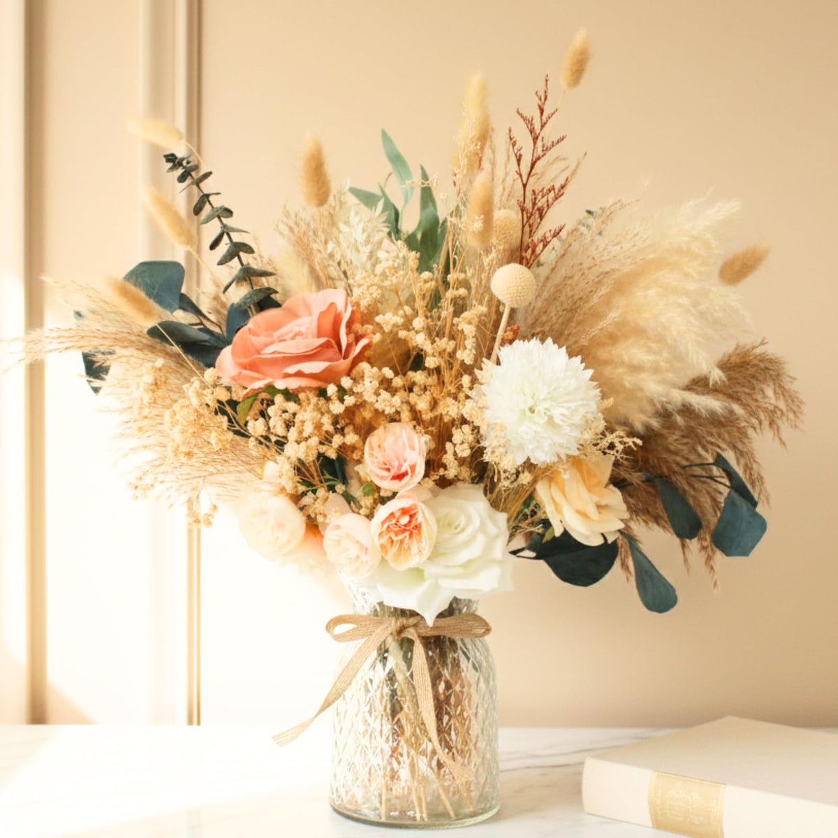 RyddeligHome luxury glass vase with premium arrangement for an elegant entryway display