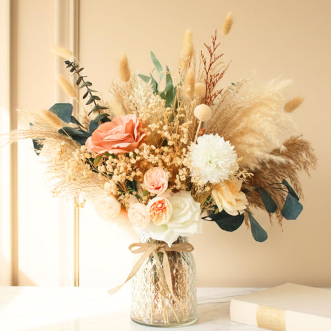 RyddeligHome luxury glass vase with premium arrangement for an elegant entryway display