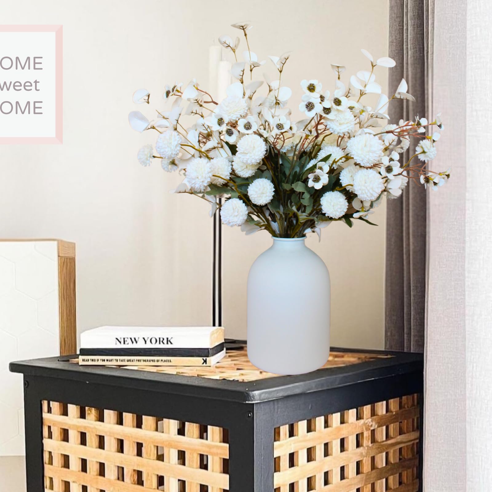 RyddeligHome natural-looking white flowers for indoor use.