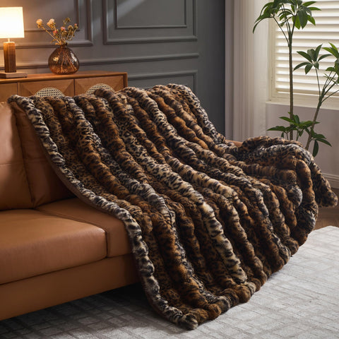 RYNGHIPY soft fur close-up texture highlights plush comfort.