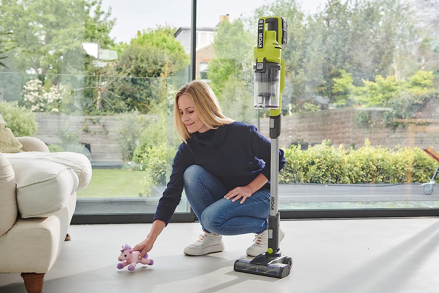 RYOBI RSV18-0 24 cm motorized brush image delivering thorough dirt collection.