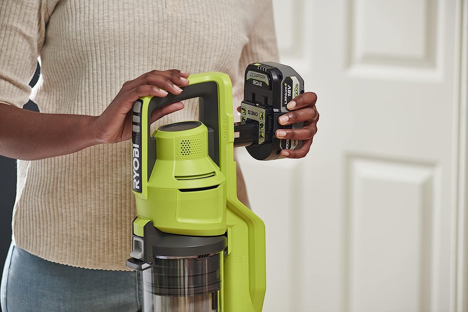 RYOBI RSV18-0 cyclonic filtration highlights pollen and dust capture.