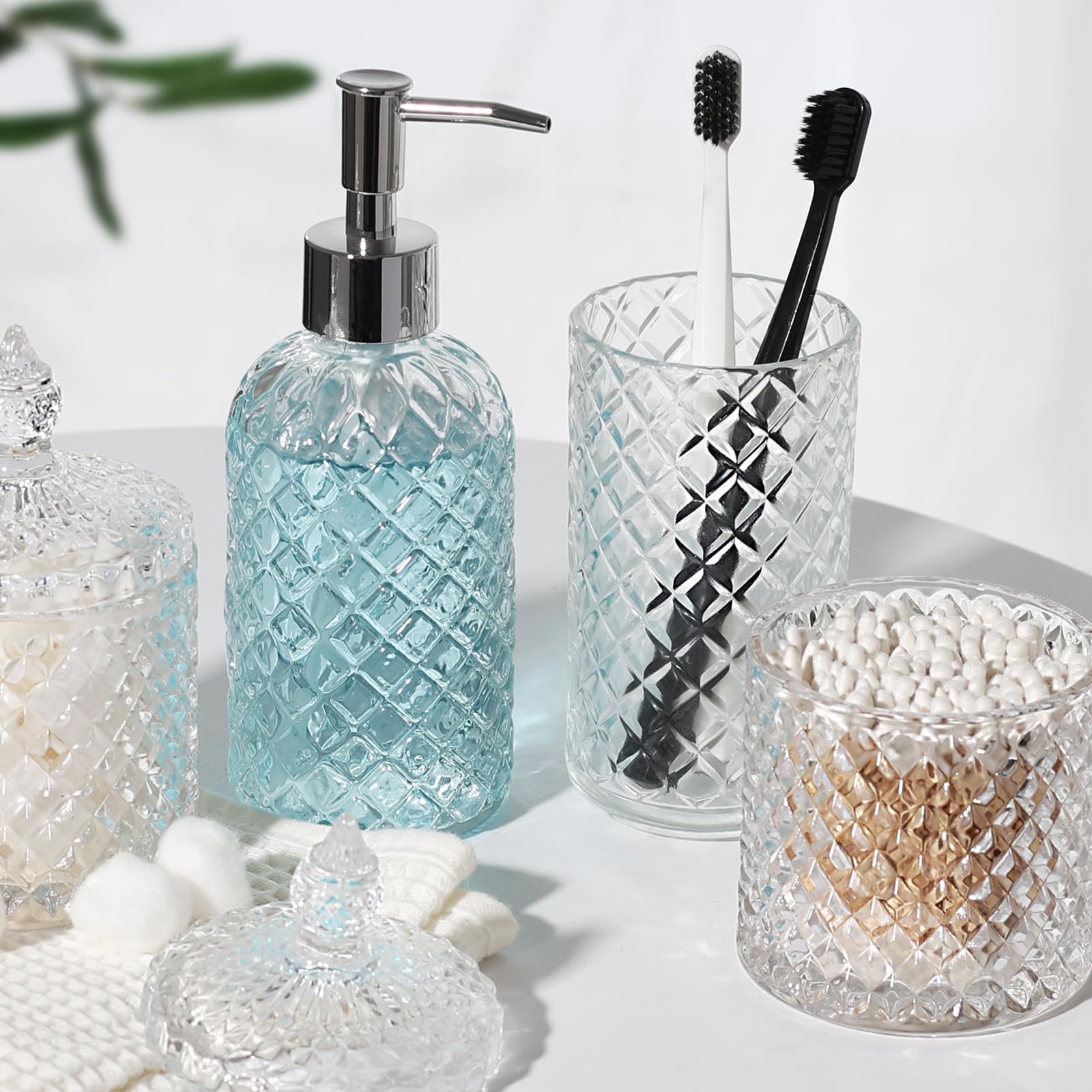 RYTOXILO diamond-pattern closeup highlights premium lead-free glass craftsmanship