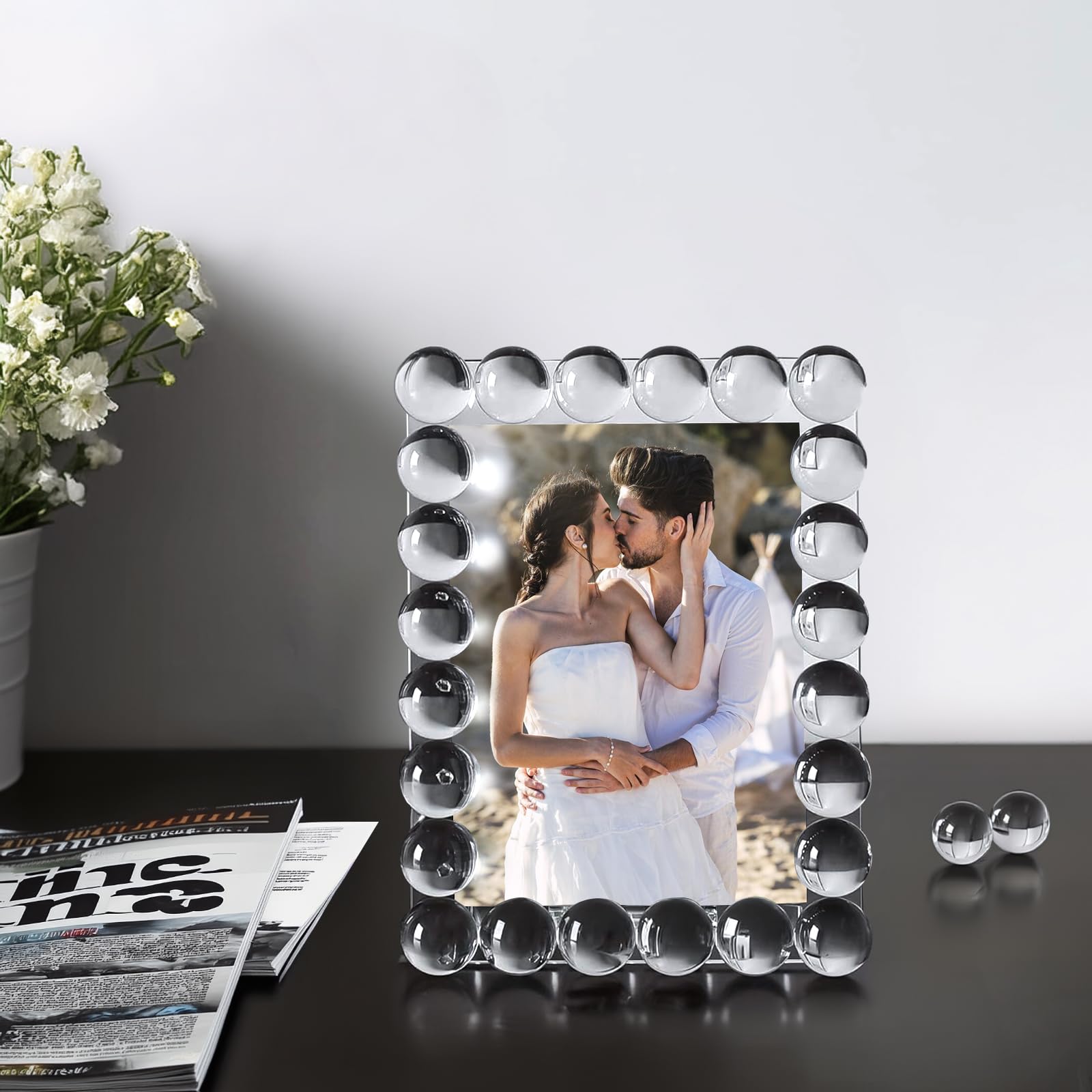 SAAEH SWWH crystal frame displays a vertical 5x7 photo