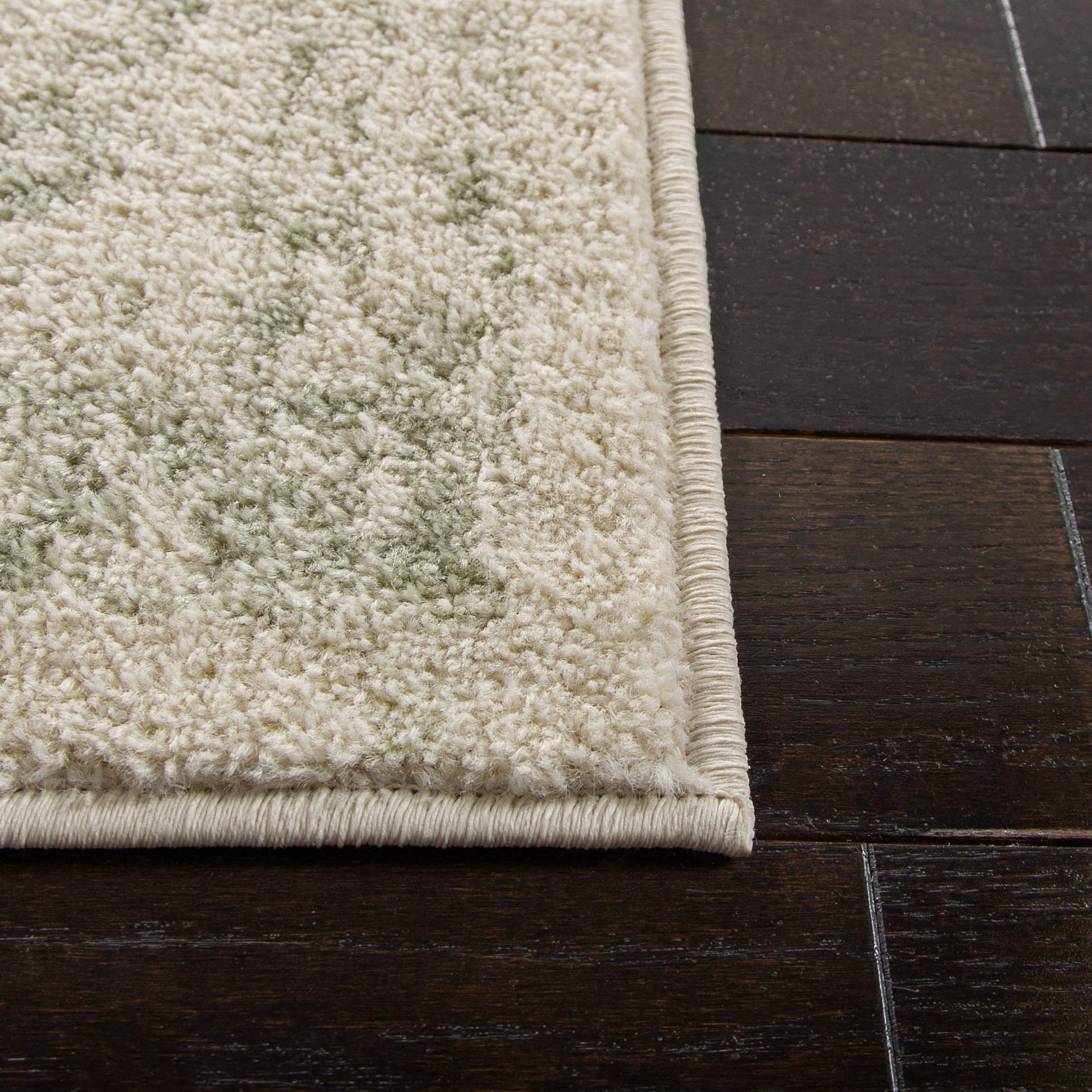 SAFAVIEH Adirondack sturdy jute backing anchors the rug on hardwood or carpet.