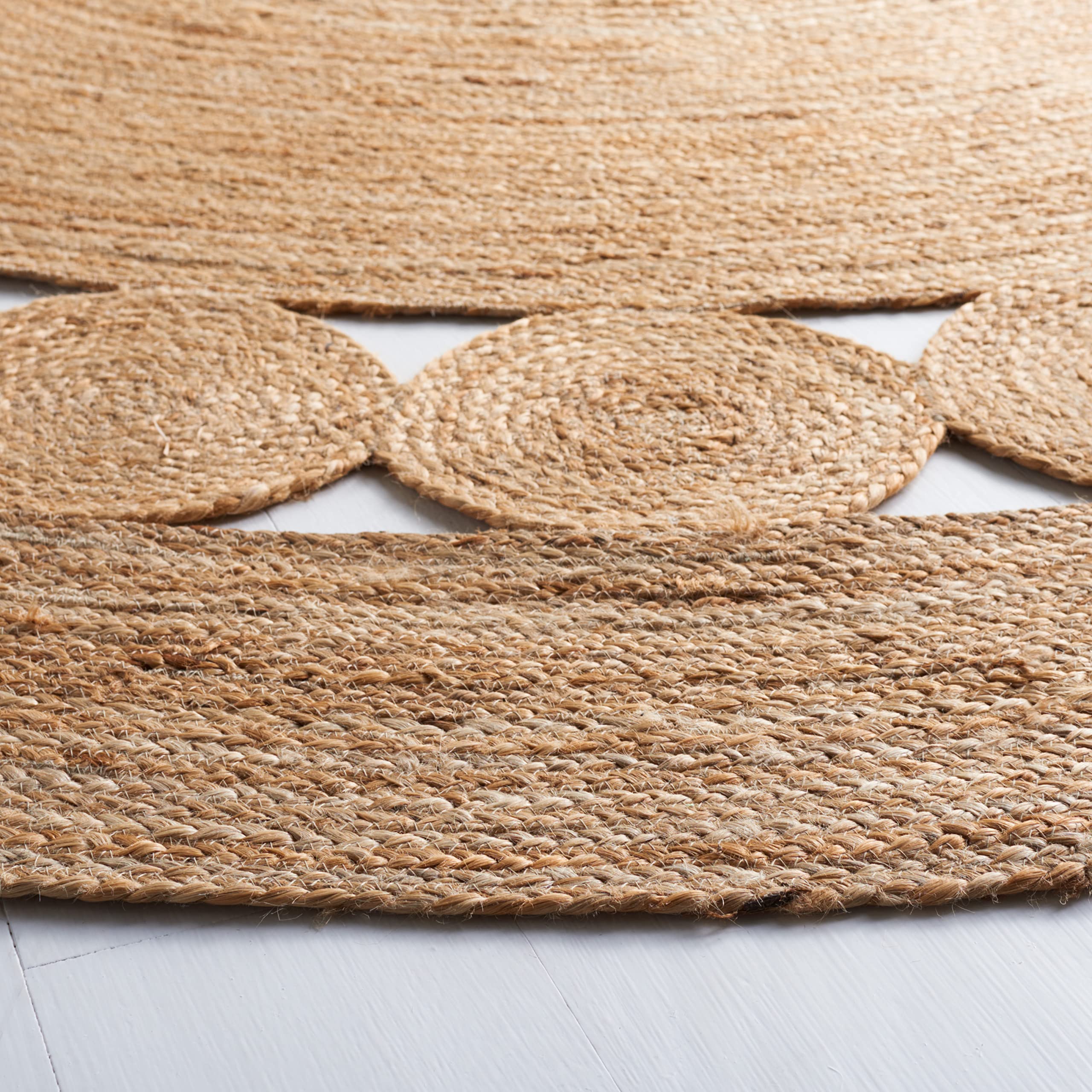 SAFAVIEH boho farmhouse round rug for cozy living rooms and dining corners