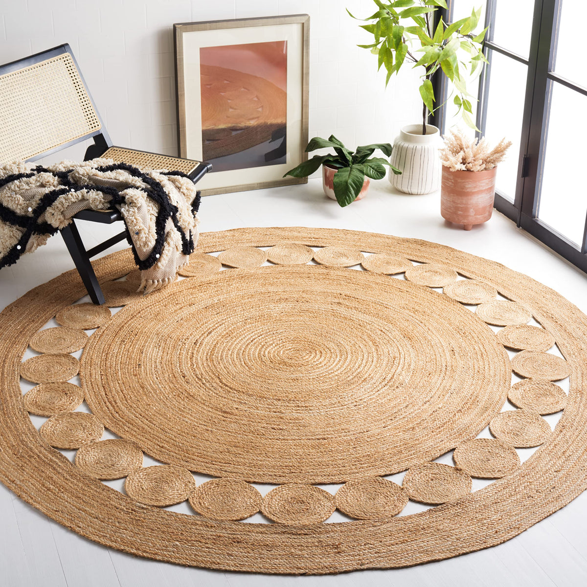 SAFAVIEH NF364A round natural fiber rug with braided design, ideal for cozy living spaces.
