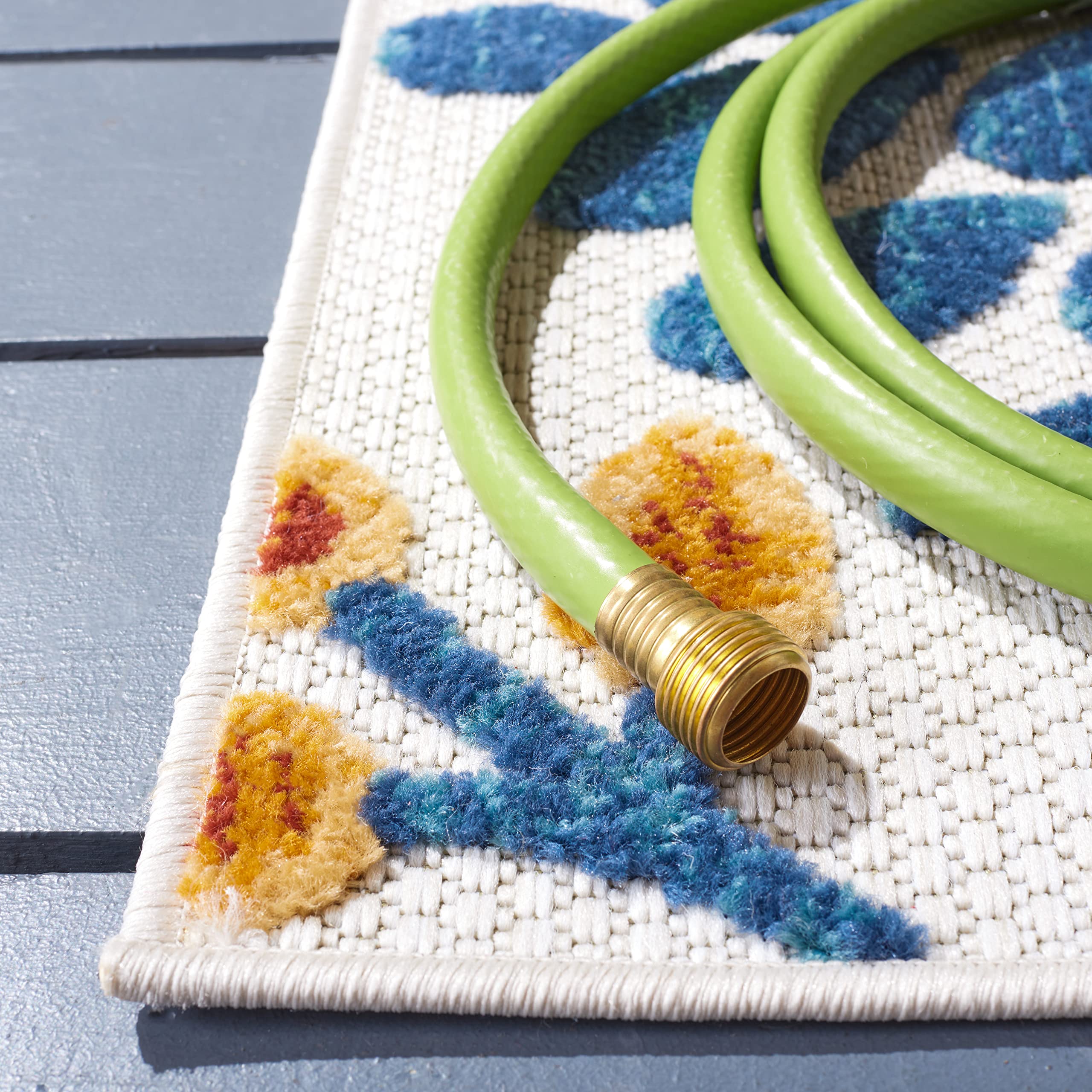 Safavieh Cabana rug's stain-resistant fibers withstand spills in mudrooms.
