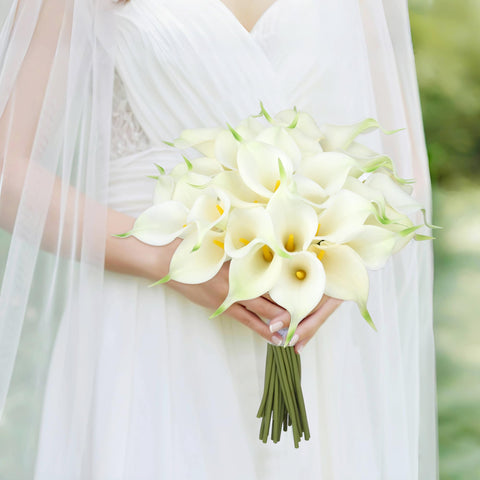 Sahoottie wedding decor with elegant calla lilies for bouquets.