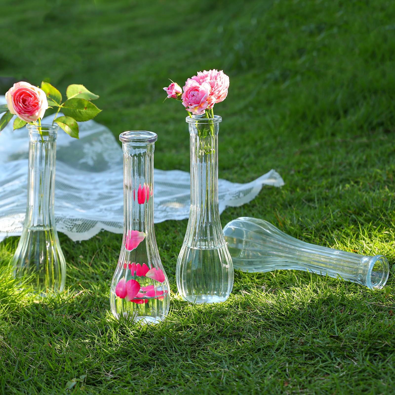Saiguomi ribbed glass texture adds modern minimalism to centerpieces.