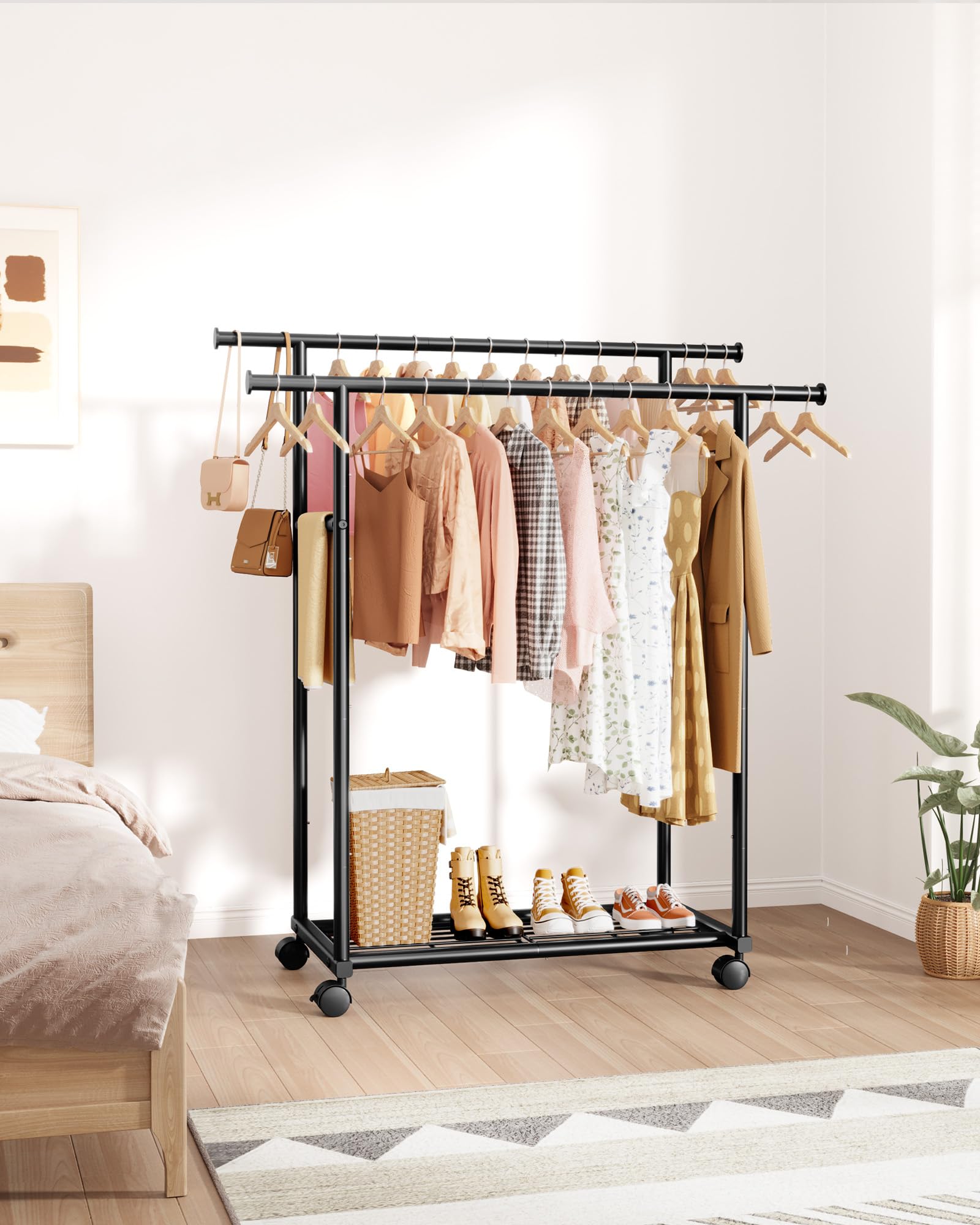 Sakugi built-in shelf stores shoes and bags securely