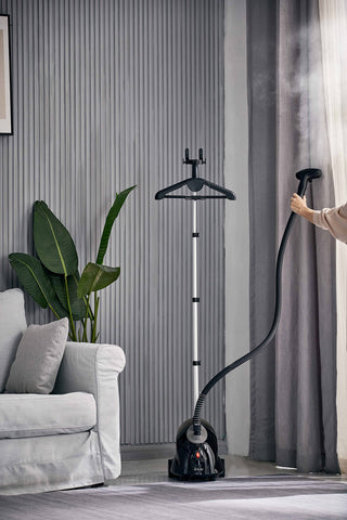 SALAV GS18-DJ 1500W power delivers rapid steam to smooth wrinkles.
