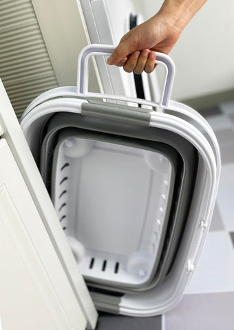 Sammart collapsed flat basket saves space when stored.