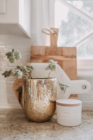Sand + Fog Ocean & Sea Salt fragrance notes blend citrus and coastal warmth.