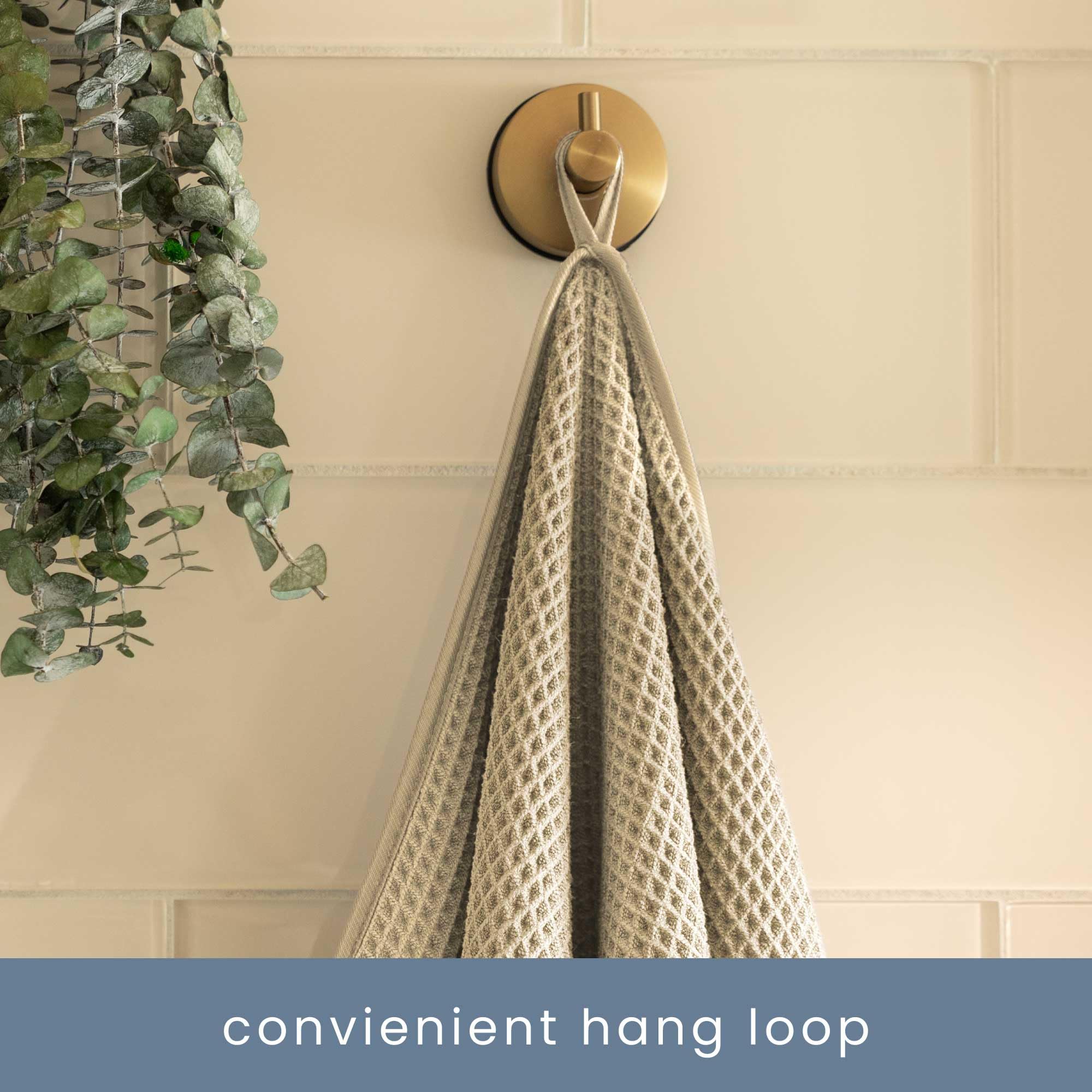 S&T INC. Aura lightweight bath towels designed for compact storage.