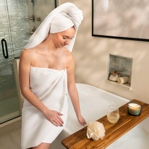 S&T INC. Aura machine-washable towels maintain texture and durability.