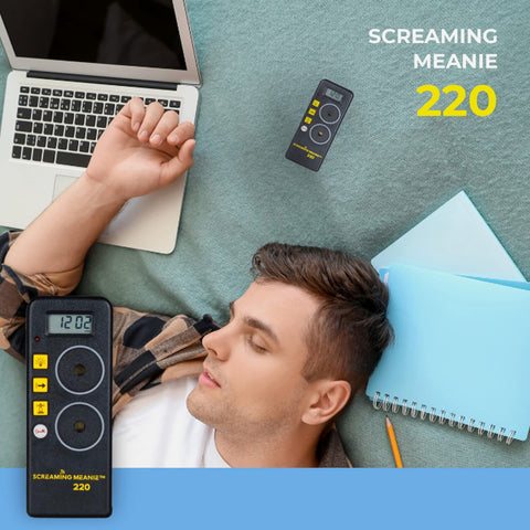 Screaming Meanie 220 alarm clock battery included communicates ready-to-use reliability.