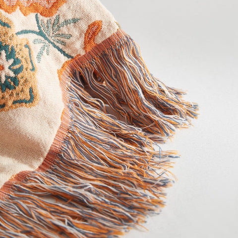 SE SOFTEXLY fall-winter friendly blanket offers timeless warmth and texture.