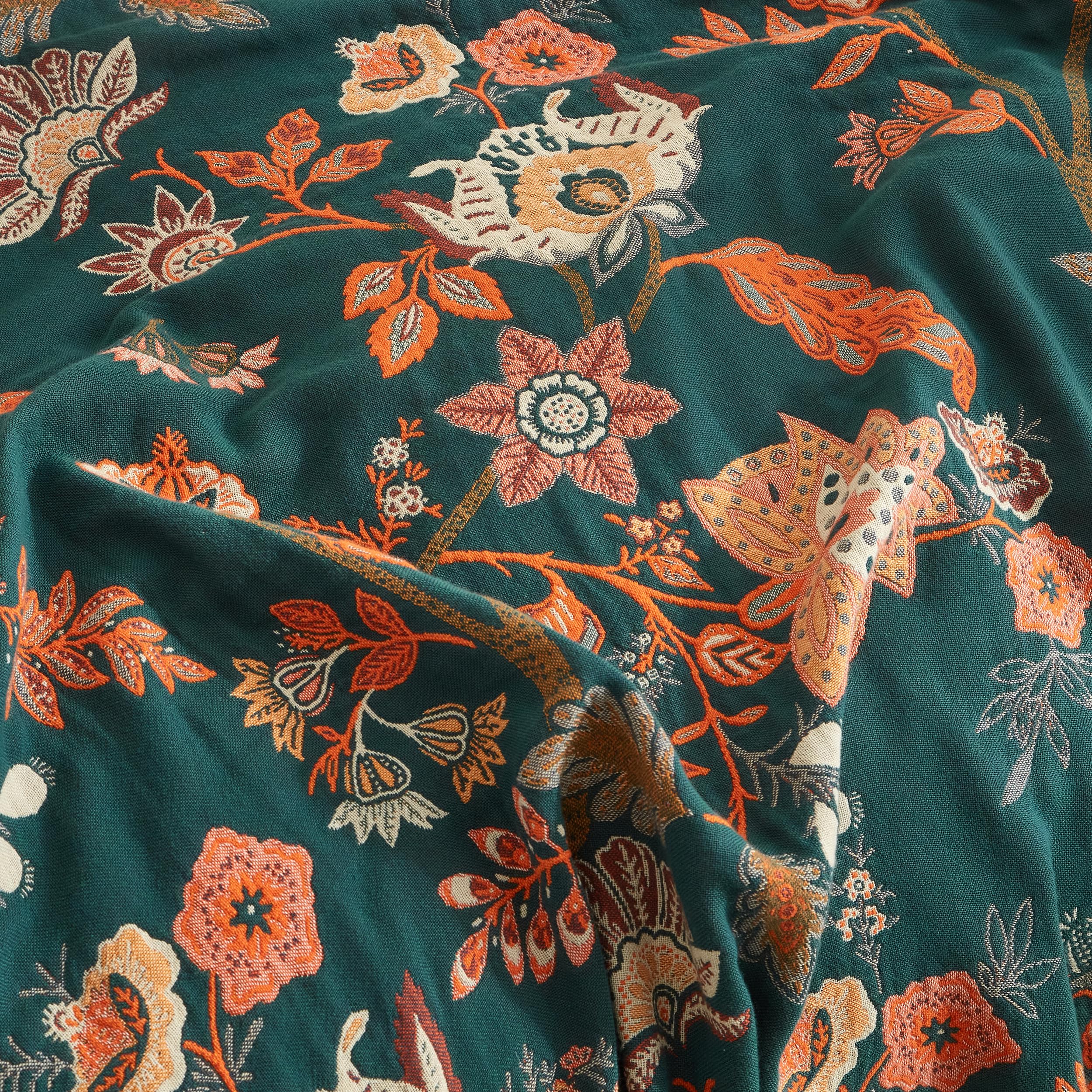 SE SOFTEXLY floral geometric pattern showcases artisanal-inspired craftsmanship.