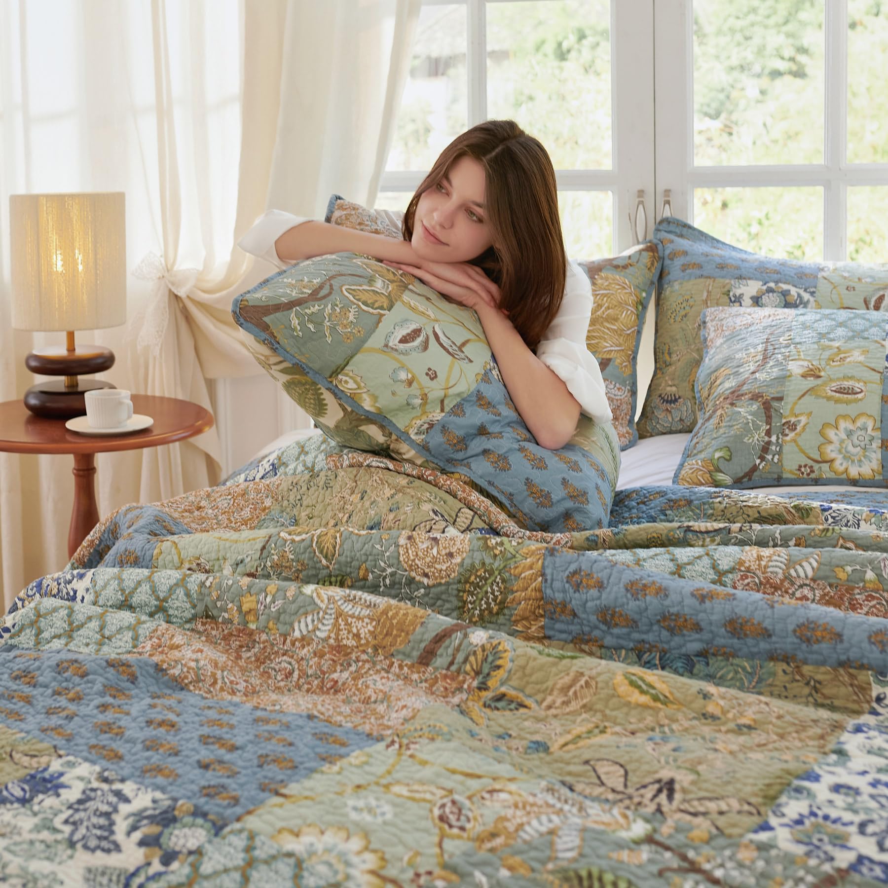 Secgo patchwork pattern quilt closeup showing versatile two-in-one style.