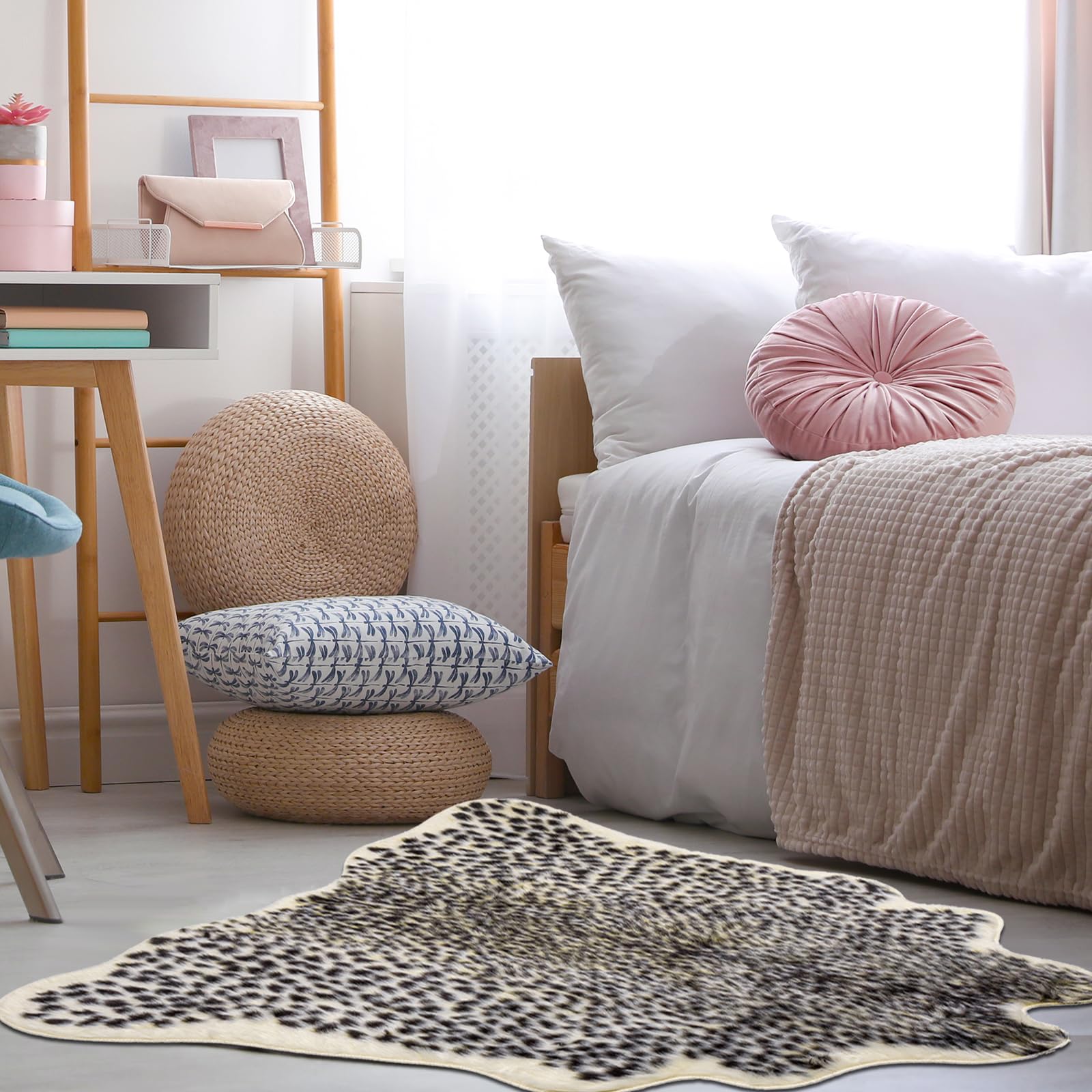 Seek4comfortable leopard rug kids room design highlights playful, cozy ambiance.