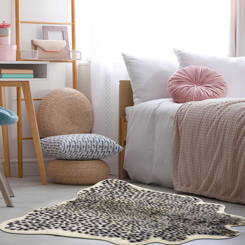 Seek4comfortable leopard rug kids room design highlights playful, cozy ambiance.