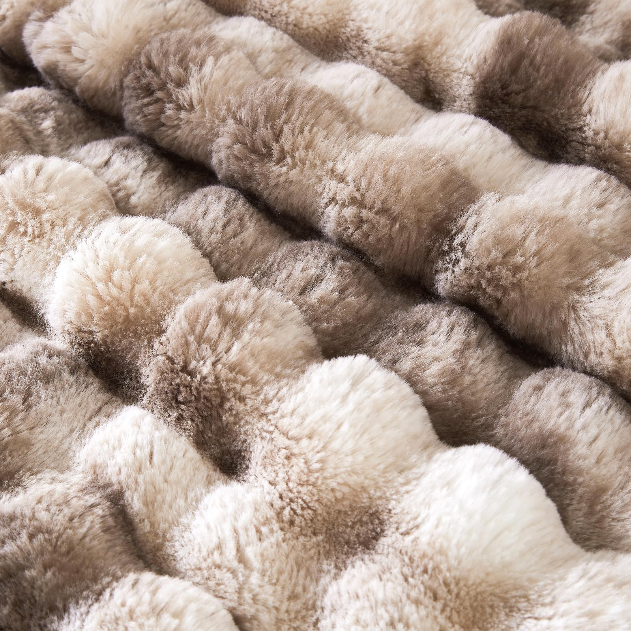 Serenhom bedroom setup shows layered warmth and style
