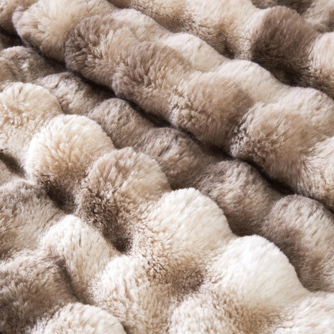 Serenhom bedroom setup shows layered warmth and style