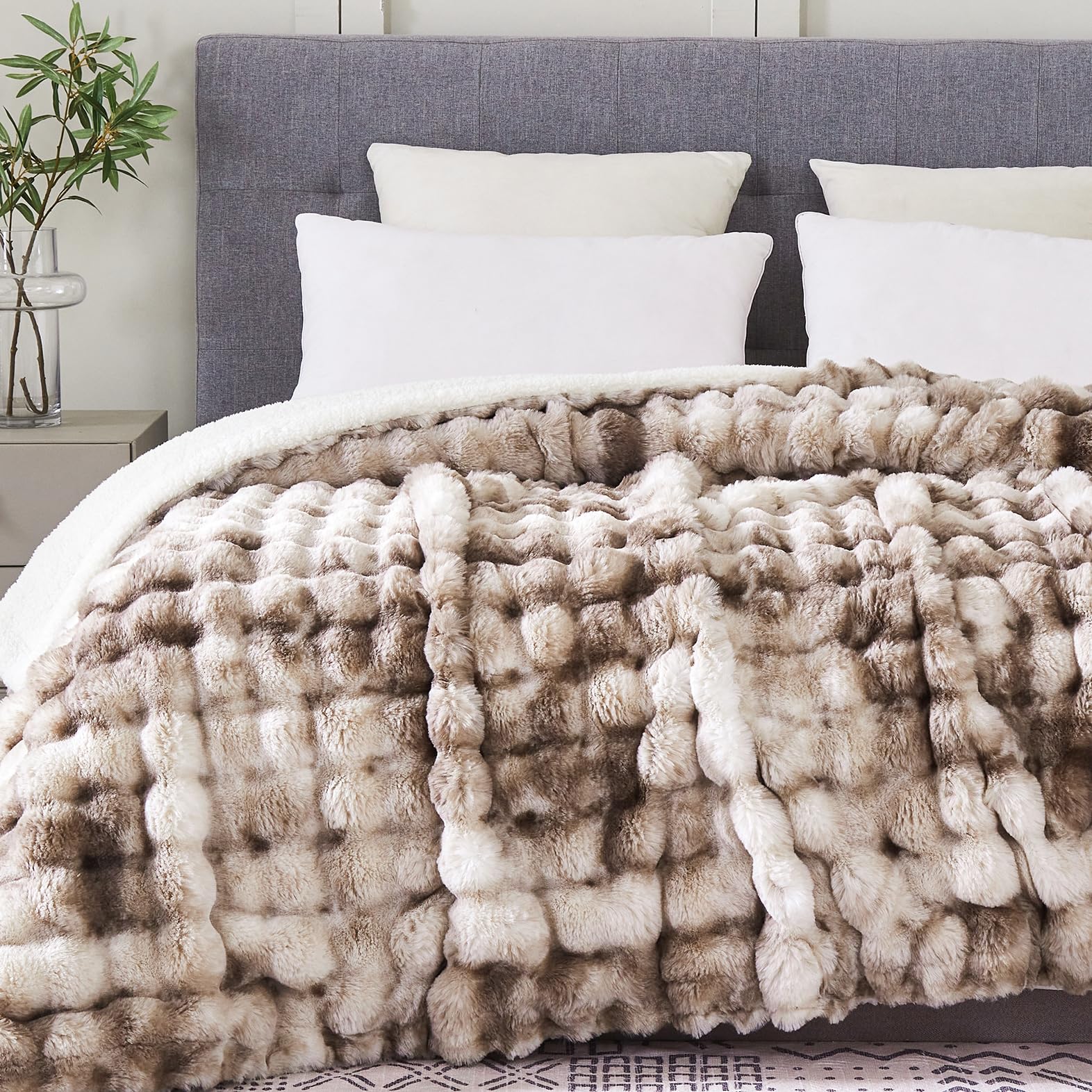 Serenhom bubble fur texture close-up shows ultra-softness