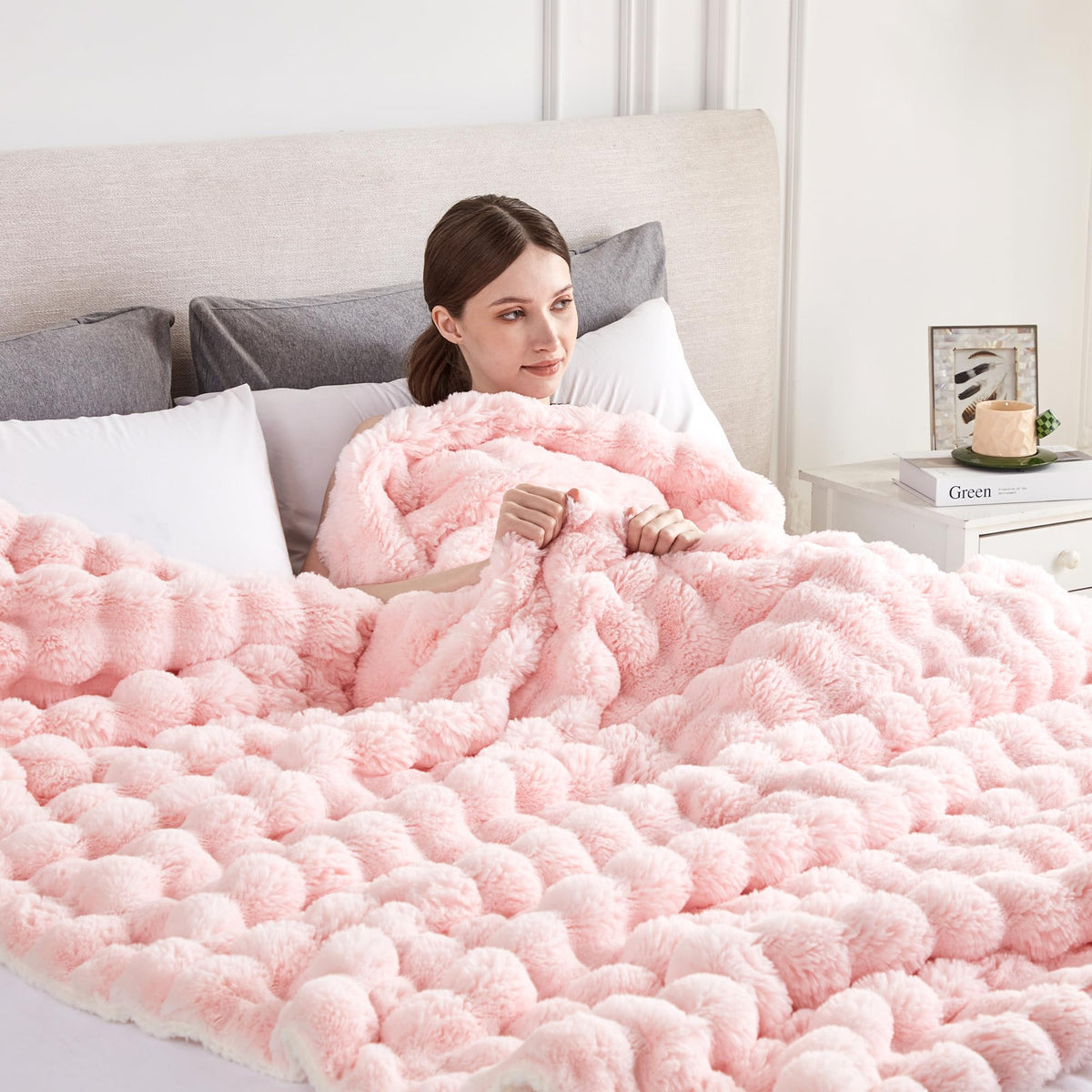 Serenhom bubble texture blanket close-up highlights cozy warmth