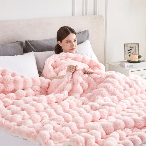 Serenhom bubble texture blanket close-up highlights cozy warmth