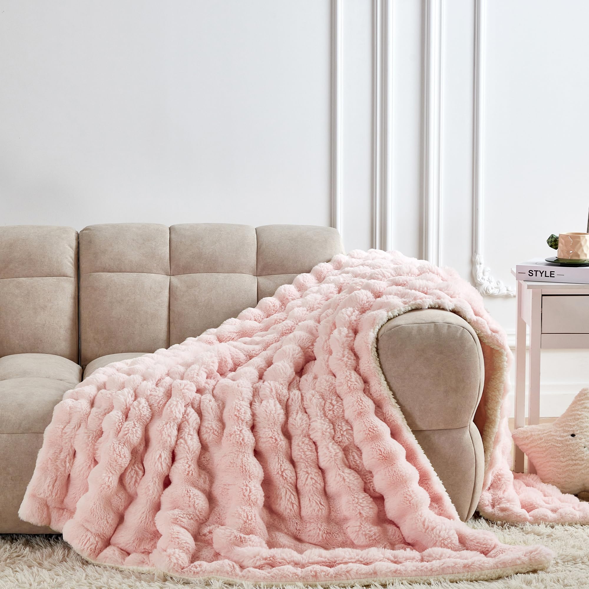 Serenhom faux fur side close-up showcases soft, plush comfort